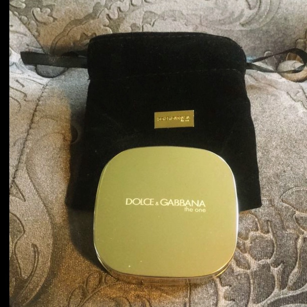 Dolce mirror compact with black velvet pouch